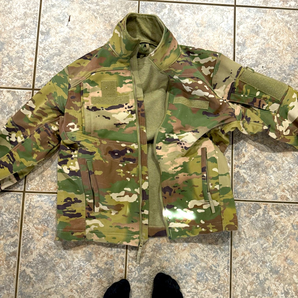 Element Massif jacket. Medium regular. Brand new $800 before taxes. Never worn.